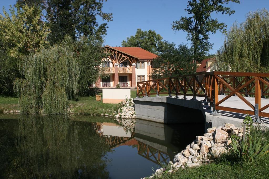 Zichy Park Hotel Bikacs Exterior photo
